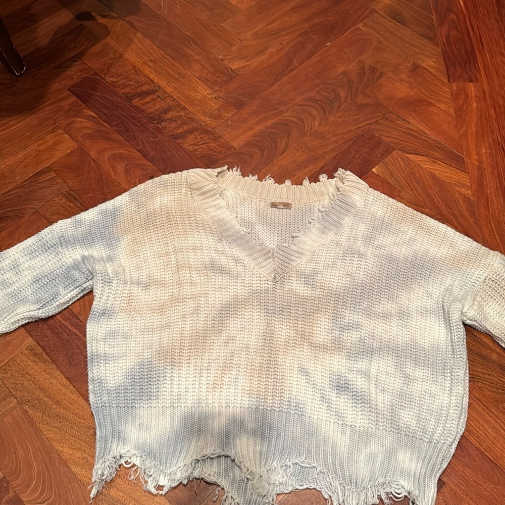 Main strip size large sweater